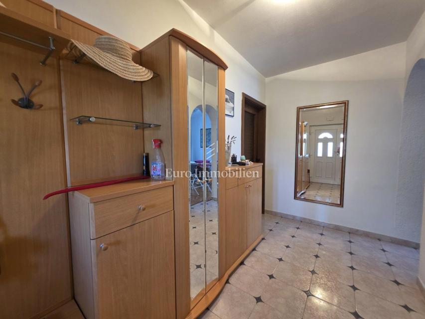 Crikvenica - hiša s štirimi apartmaji na odlični lokaciji