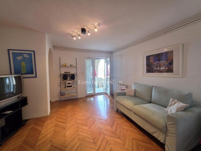 Crikvenica - hiša s štirimi apartmaji na odlični lokaciji