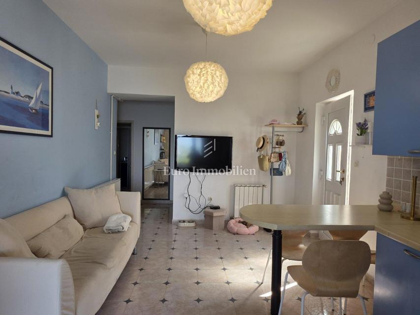 Crikvenica - hiša s štirimi apartmaji na odlični lokaciji