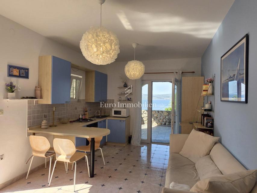 Crikvenica - hiša s štirimi apartmaji na odlični lokaciji