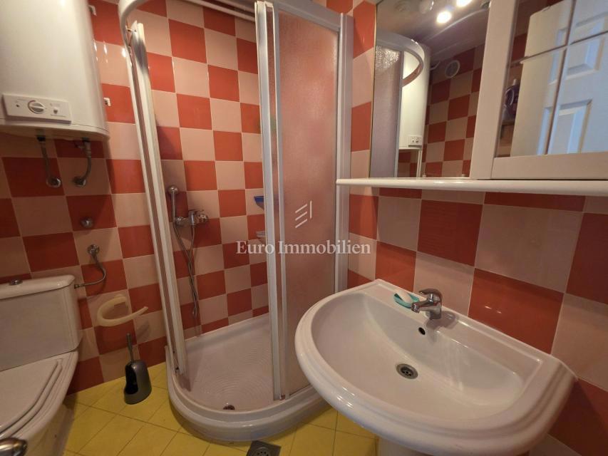 Crikvenica - hiša s štirimi apartmaji na odlični lokaciji