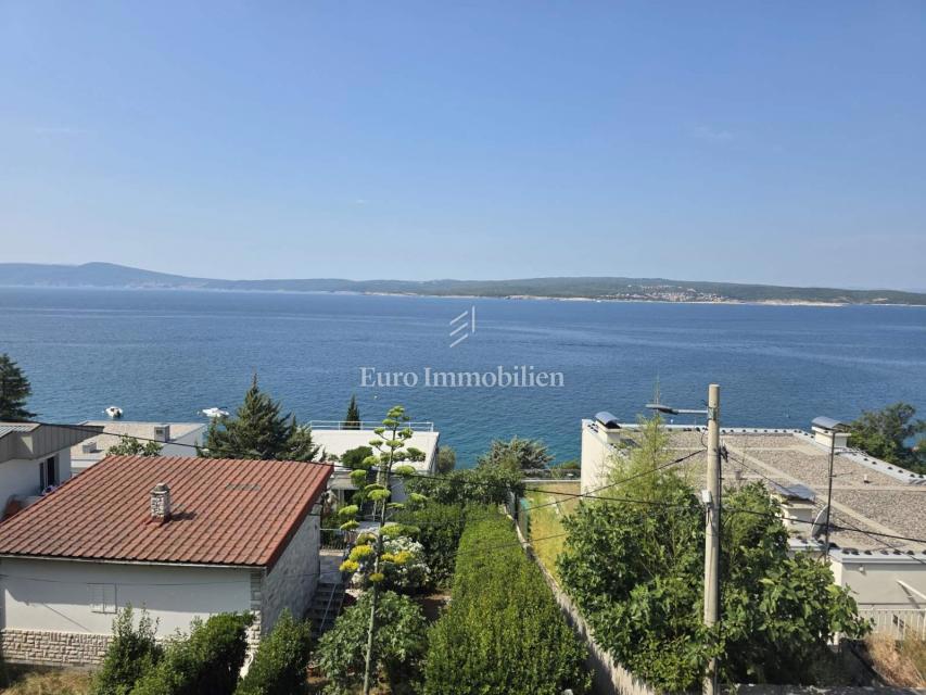 Crikvenica - hiša s štirimi apartmaji na odlični lokaciji