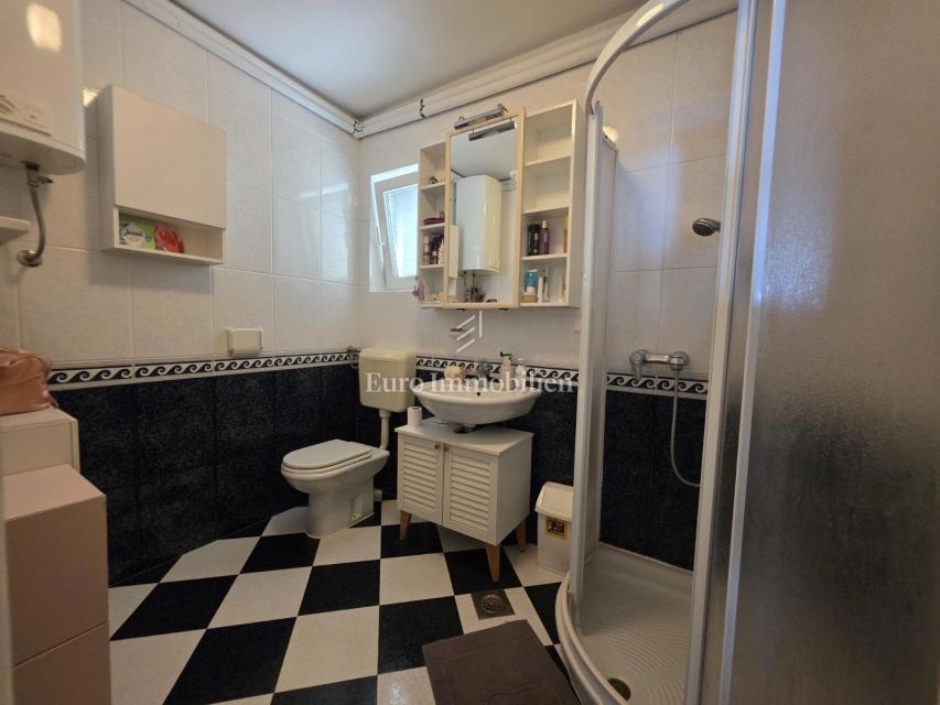 Crikvenica - hiša s štirimi apartmaji na odlični lokaciji