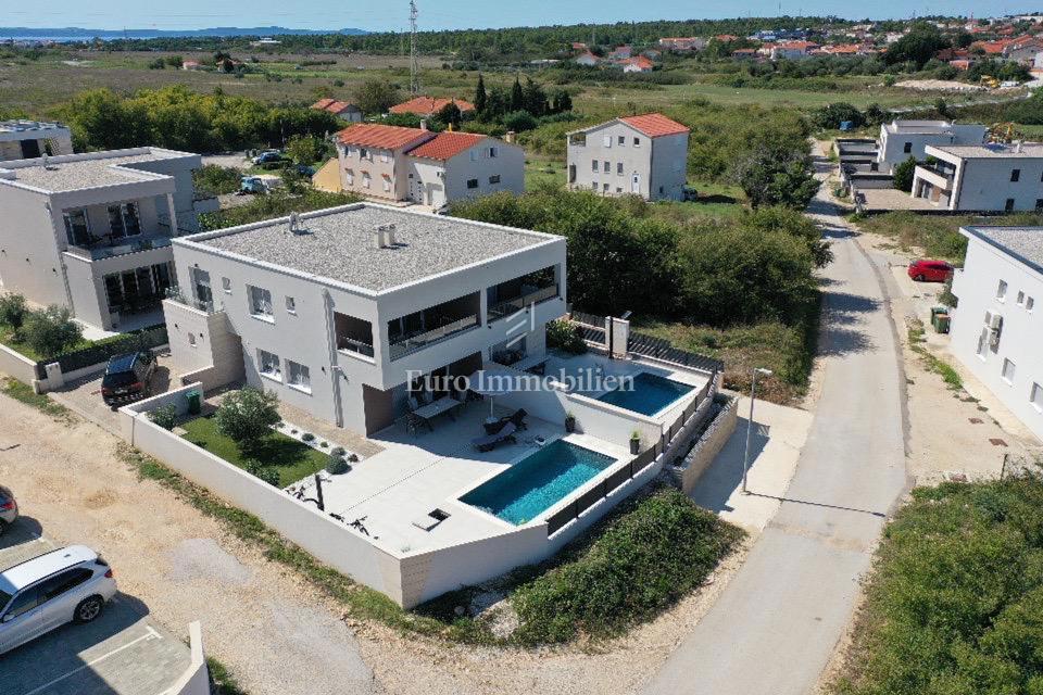 Nin - hiša z bazenom v bližini morja