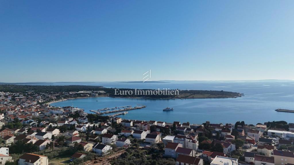 Novalja - novogradnja s 6 apartmaji, blizu plaže