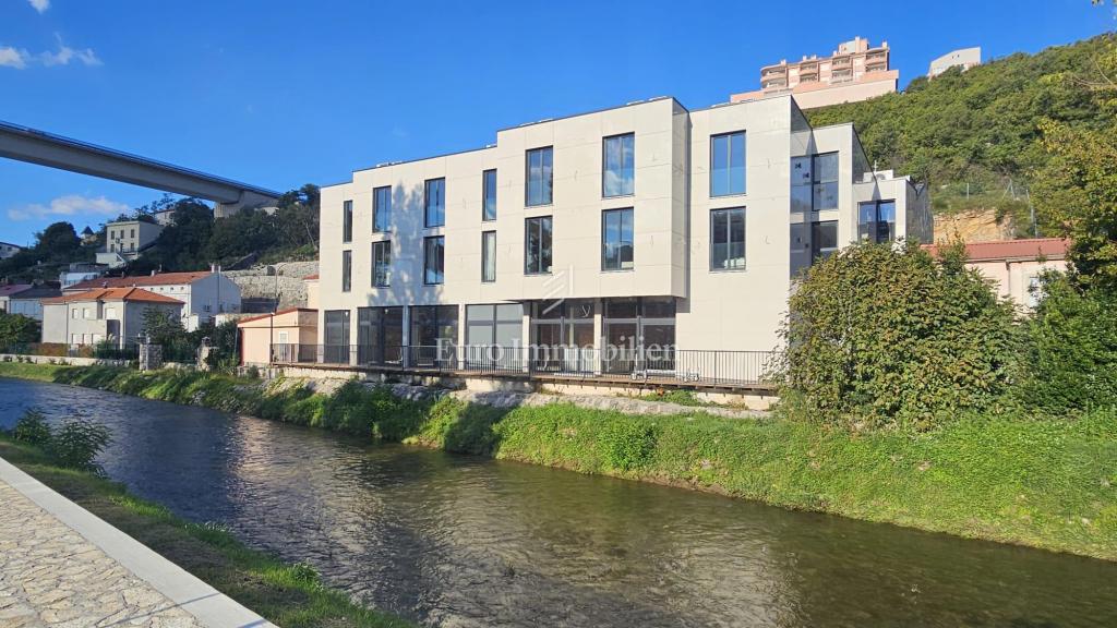 Novo prenovljeno stanovanje v središču Crikvenice