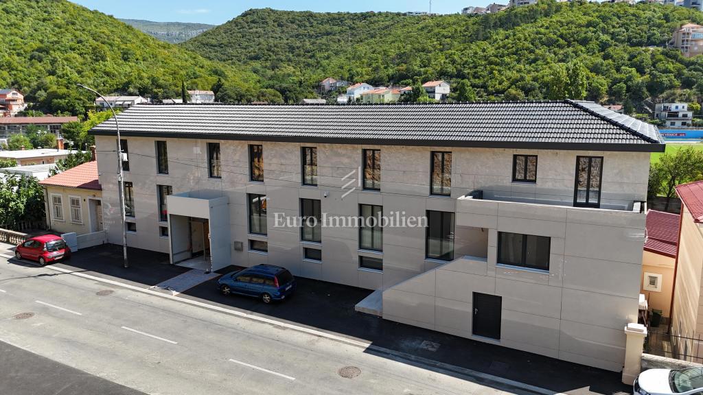 Novo prenovljeno stanovanje v središču Crikvenice