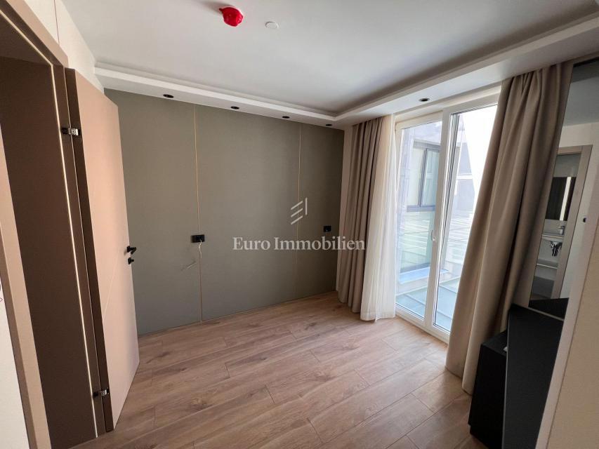 Novo prenovljeno stanovanje v središču Crikvenice