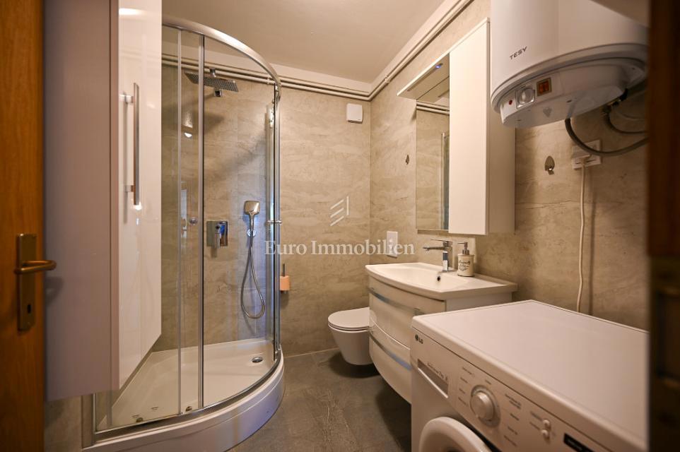 Istra, Tar, Stanovanje z vrtom in pogledom na morje