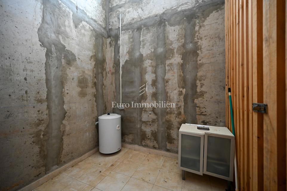 Istra, Tar, Stanovanje z vrtom in pogledom na morje