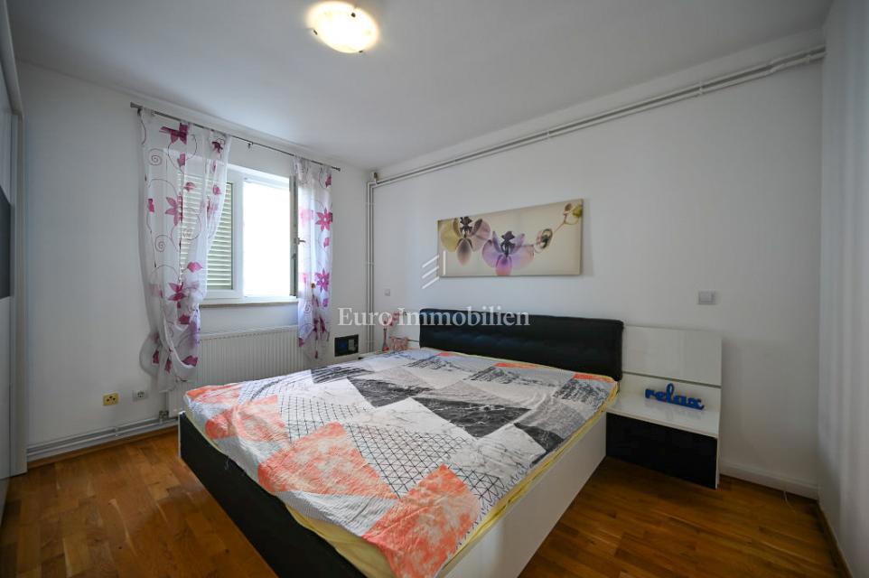 Istra, Tar, Stanovanje z vrtom in pogledom na morje