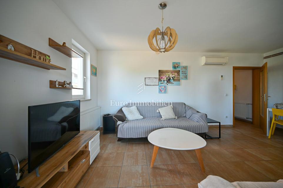 Istra, Tar, Stanovanje z vrtom in pogledom na morje