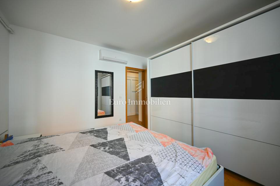 Istra, Tar, Stanovanje z vrtom in pogledom na morje