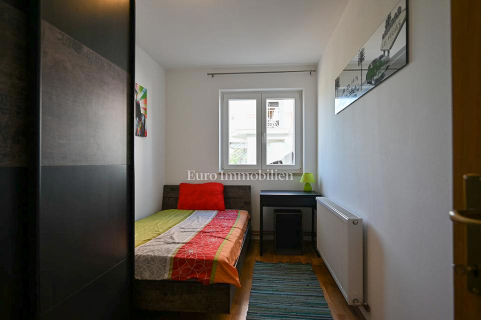 Istra, Tar, Stanovanje z vrtom in pogledom na morje