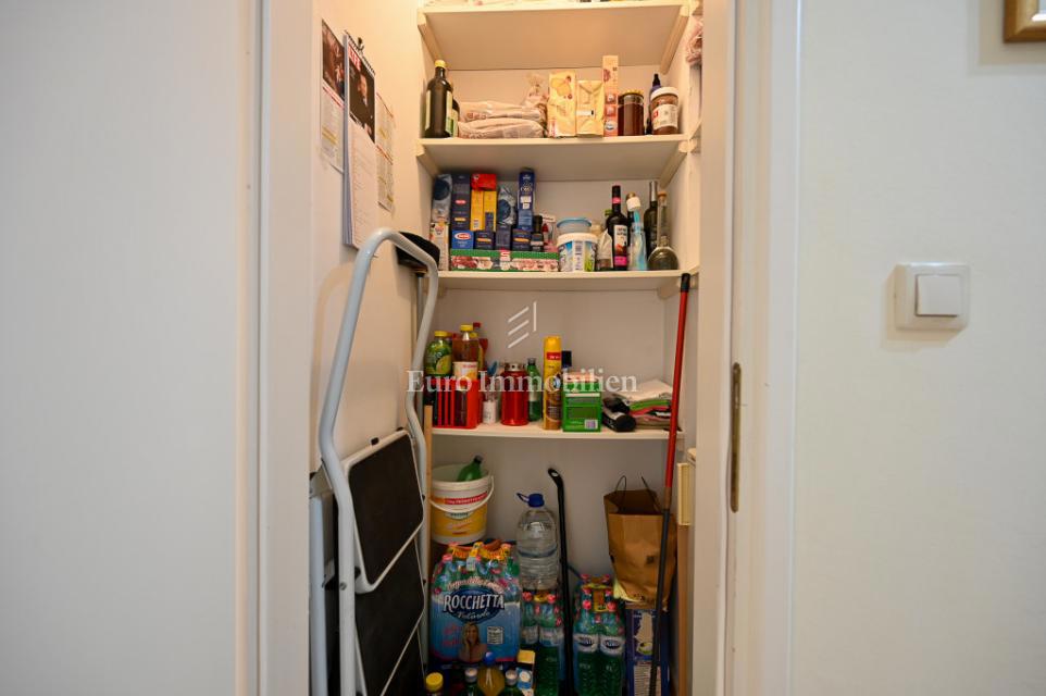 Novigrad – Stanovanje v bližini centra z razgledom na morje