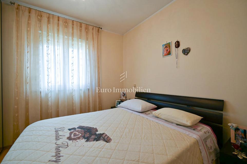 Novigrad – Stanovanje v bližini centra z razgledom na morje