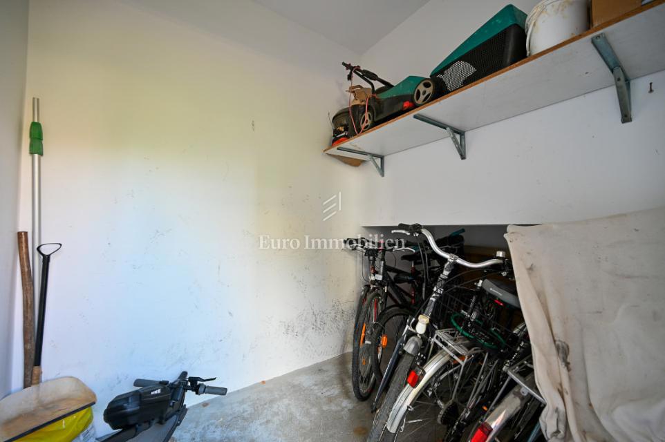 Novigrad – Stanovanje v bližini centra z razgledom na morje