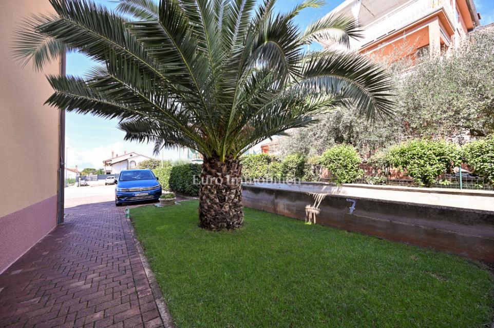 Novigrad – Stanovanje v bližini centra z razgledom na morje