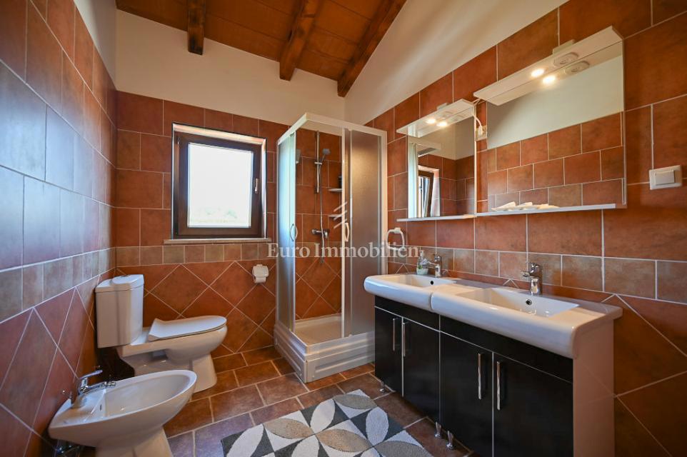 Istra, Vižinada – Samostoječa hiša z bazenom