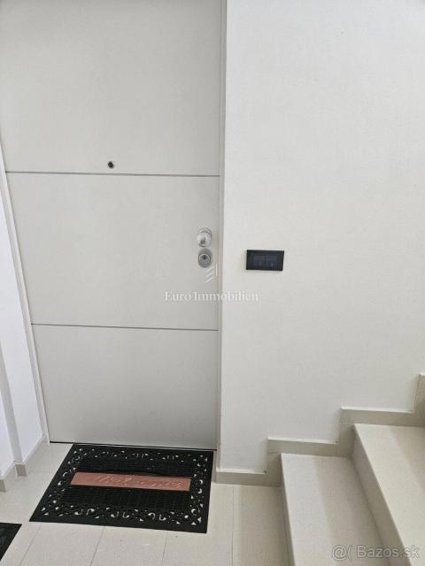 Dvosobno stanovanje s teraso in vrtom, Dramalj