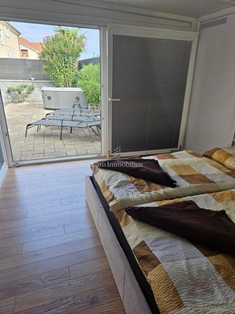 Dvosobno stanovanje s teraso in vrtom, Dramalj