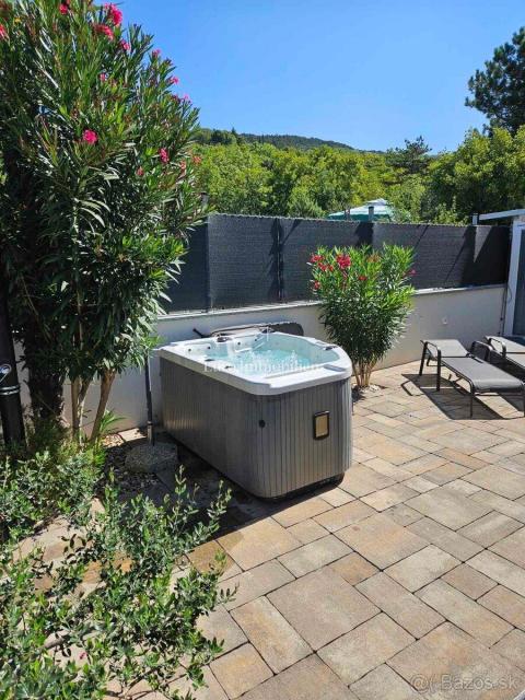 Dvosobno stanovanje s teraso in vrtom, Dramalj