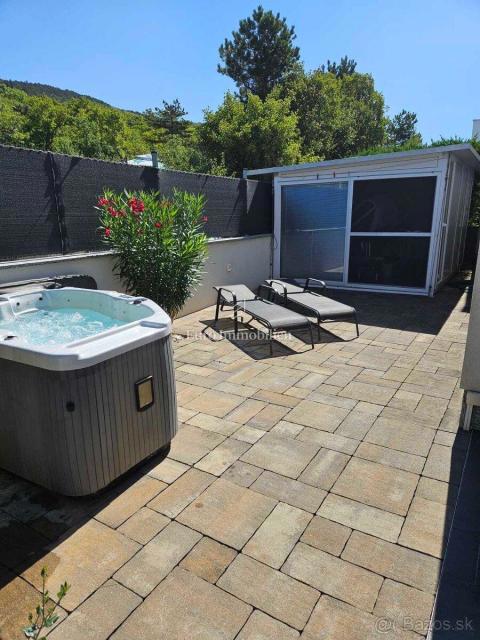 Dvosobno stanovanje s teraso in vrtom, Dramalj