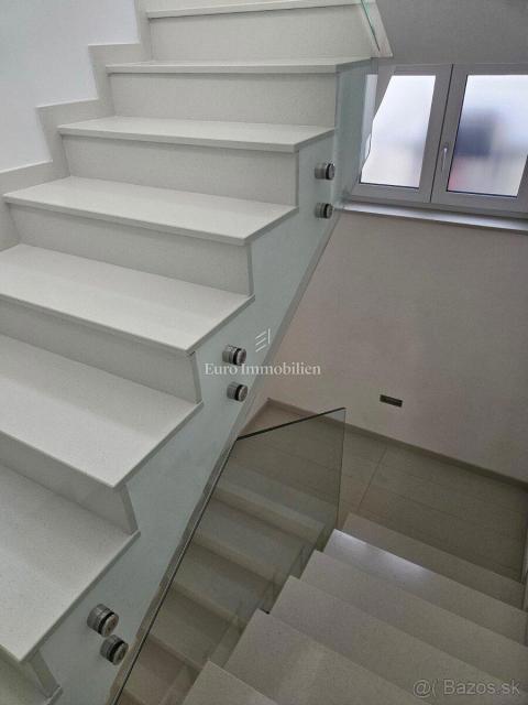 Dvosobno stanovanje s teraso in vrtom, Dramalj