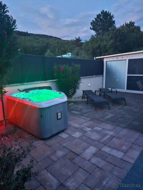 Dvosobno stanovanje s teraso in vrtom, Dramalj