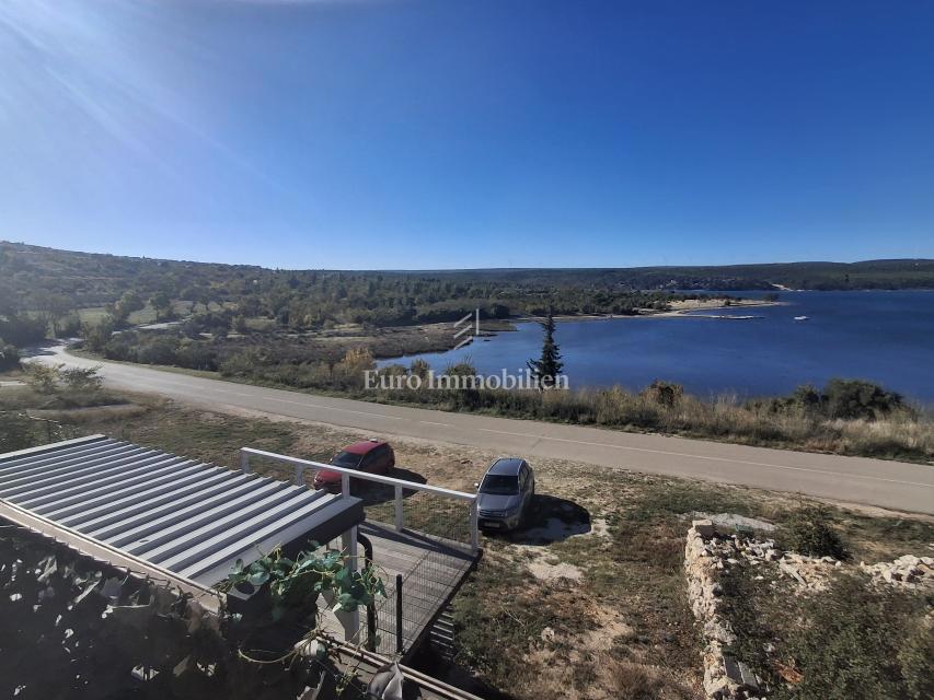 Stanovanje v prvi vrsti ob morju, Vrulje – Kruševo