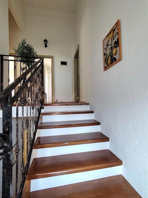 Istra, Svetvinčenat, kamnita hiša z bazenom