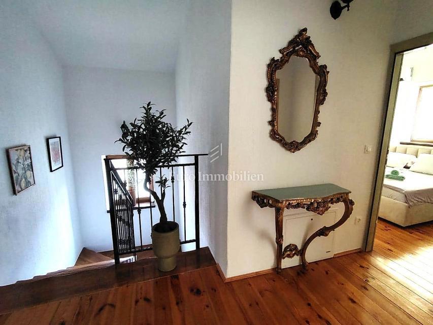 Istra, Svetvinčenat, kamnita hiša z bazenom