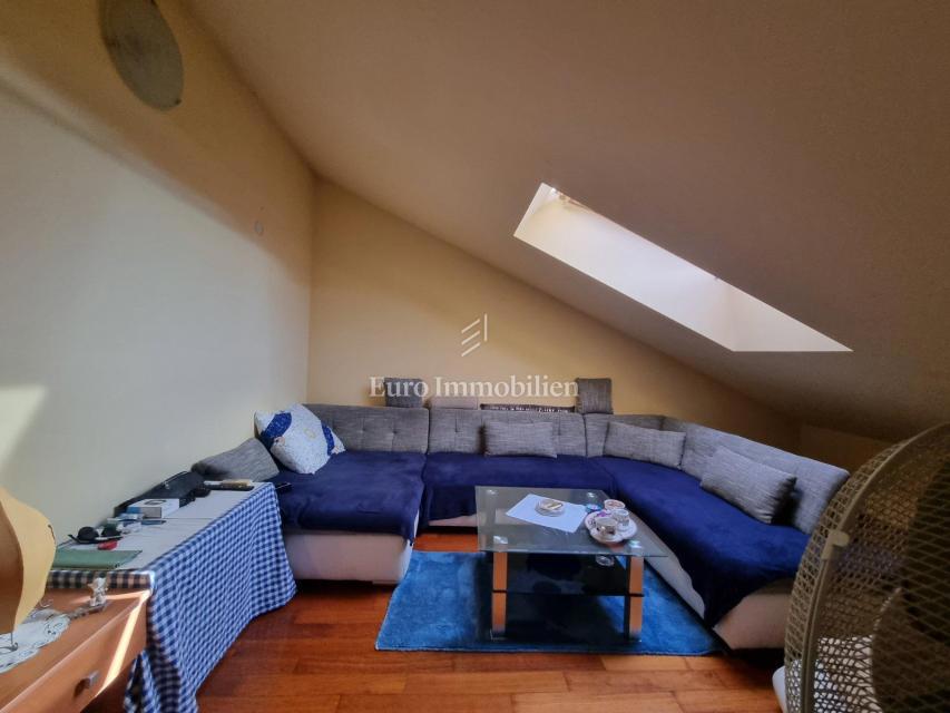 Crikvenica, Opremljeno stanovanje v stavbi z dvigalom