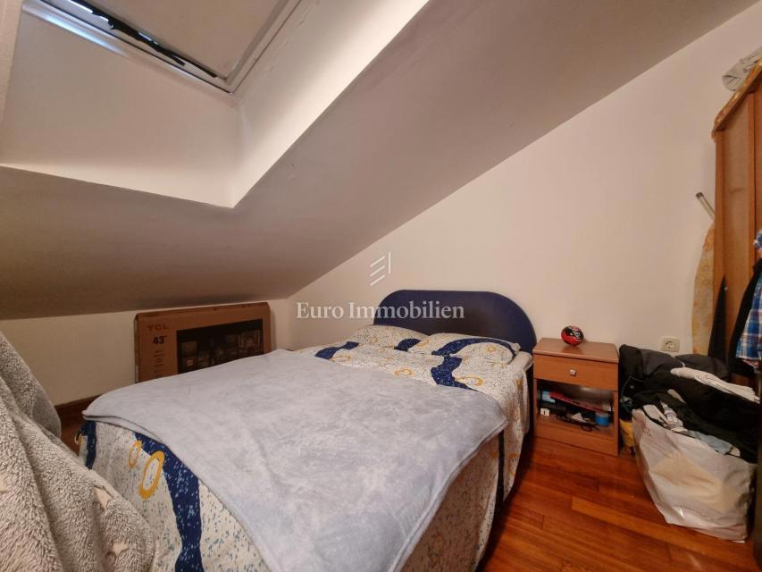 Crikvenica, Opremljeno stanovanje v stavbi z dvigalom