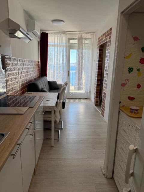 Senj, Stanovanje blizu morja in centra z razgledom