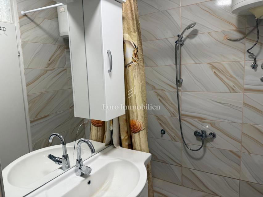 Senj, Stanovanje blizu morja in centra z razgledom