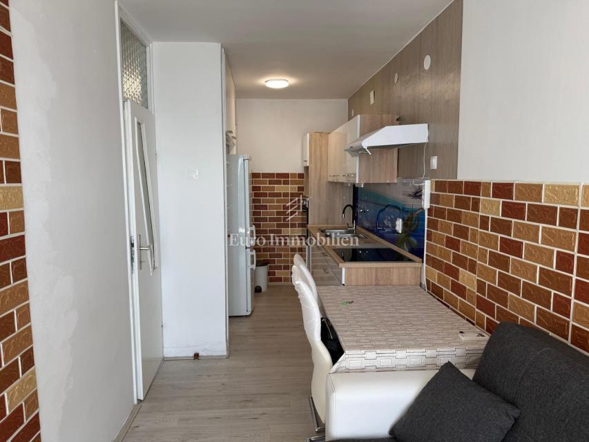 Senj, Stanovanje blizu morja in centra z razgledom