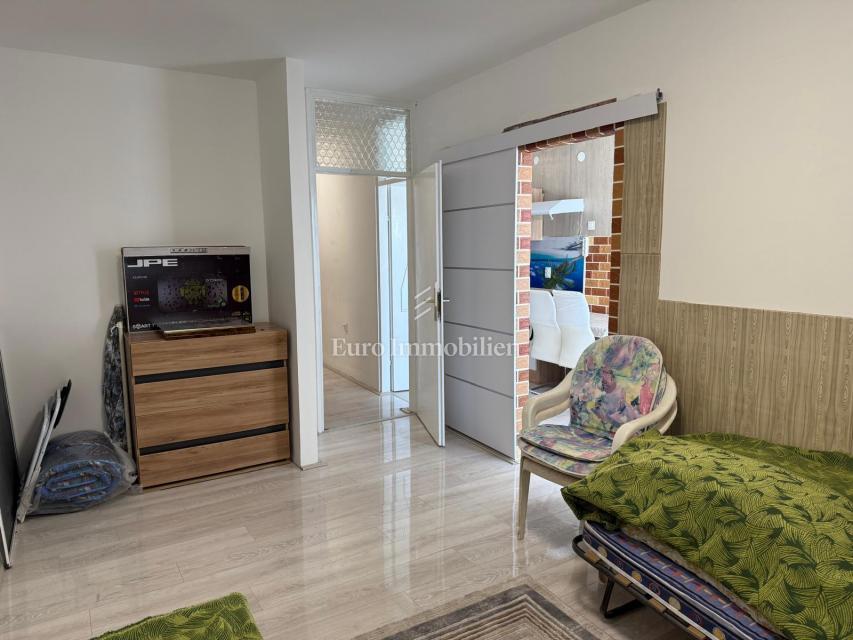 Senj, Stanovanje blizu morja in centra z razgledom