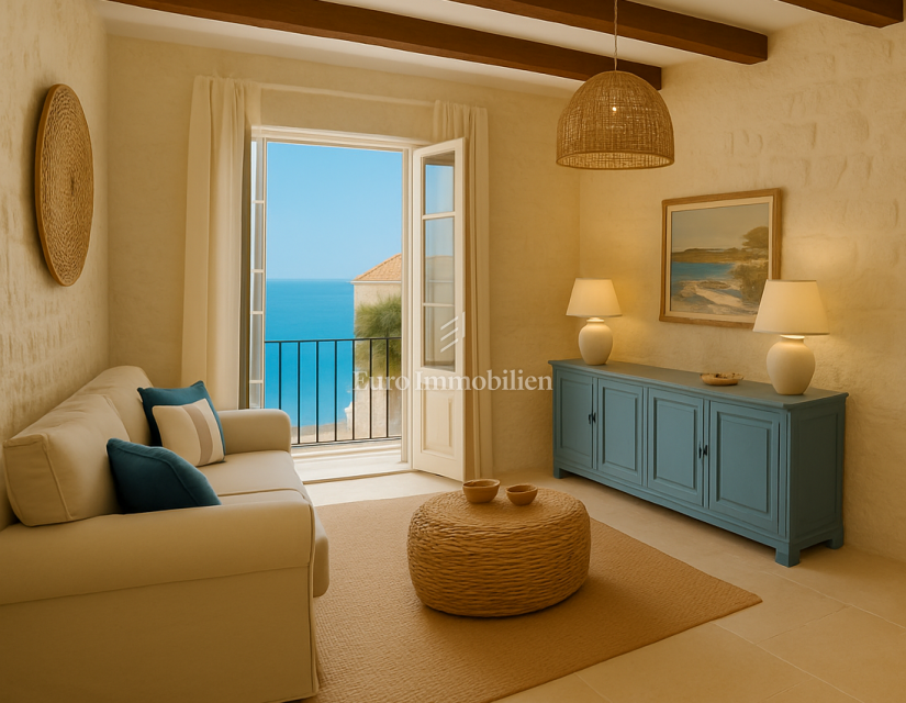 Stara hiša na izjemni lokaciji – prvi red ob morju, Klimno