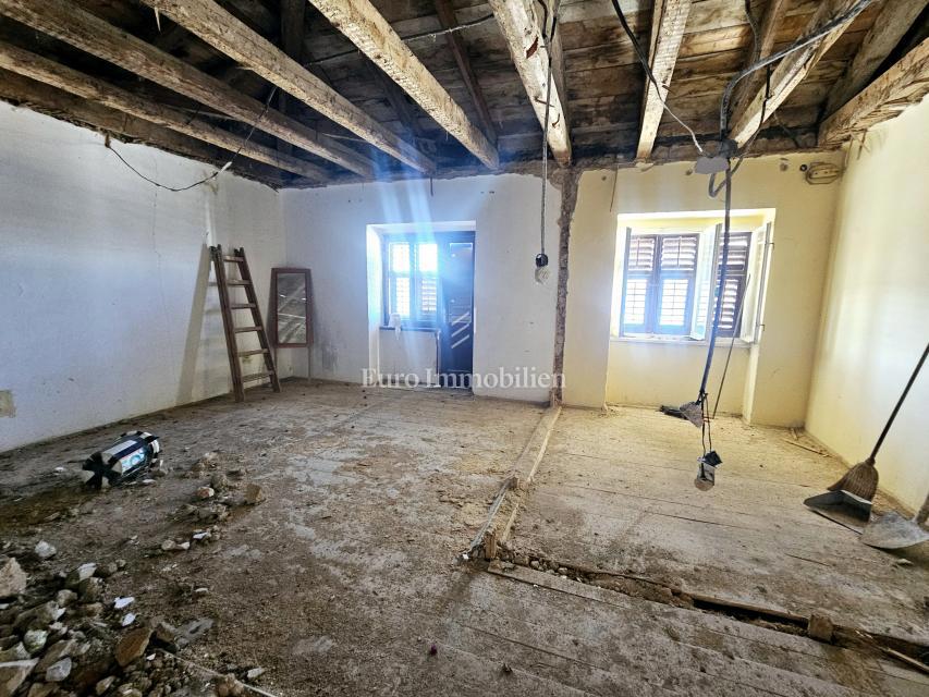 Stara hiša na izjemni lokaciji – prvi red ob morju, Klimno