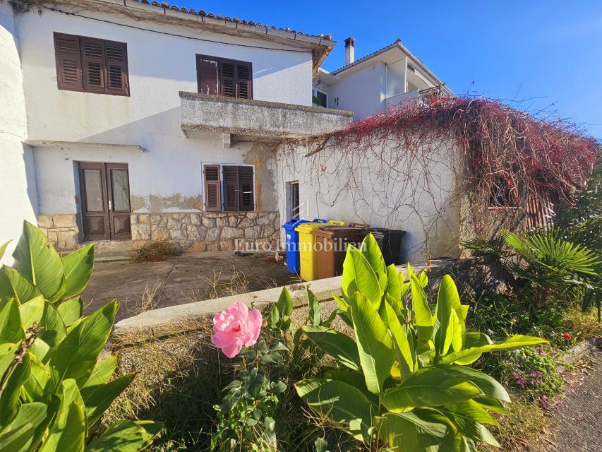 Stara hiša na izjemni lokaciji – prvi red ob morju, Klimno