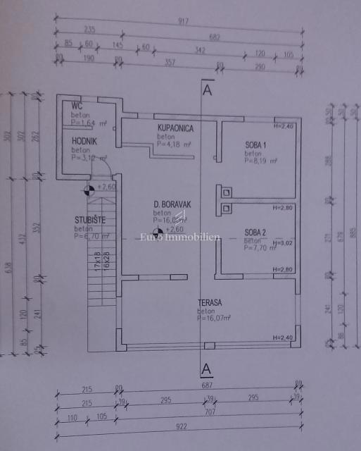 Hiša z dvema stanovanjskima enotama, 230 m od morja