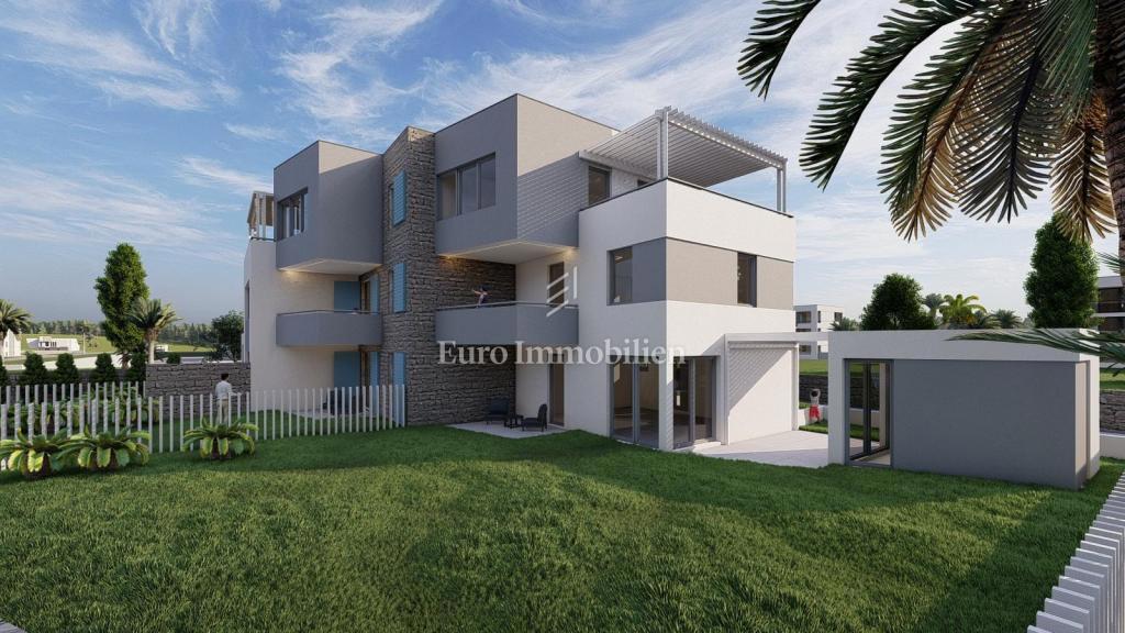 Prostorno stanovanje v novogradnji blizu morja