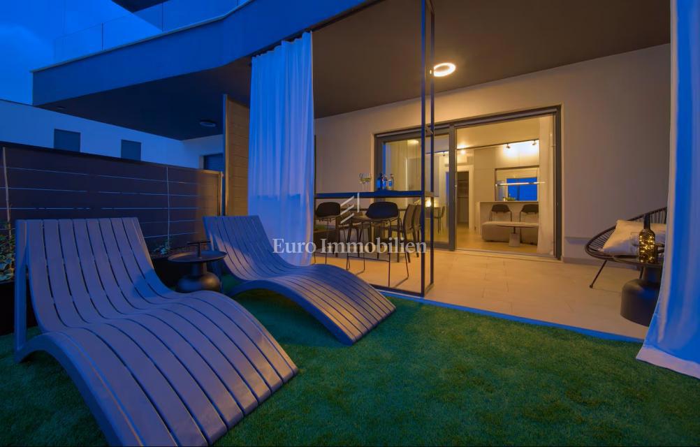  Grad Krk, opremljeno stanovanje v pritličju