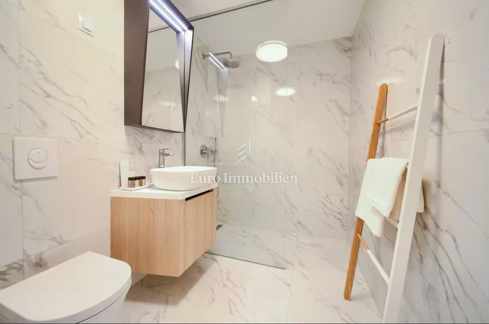  Grad Krk, opremljeno stanovanje v pritličju