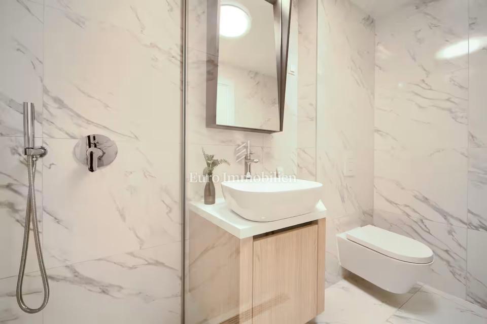  Grad Krk, opremljeno stanovanje v pritličju