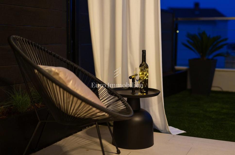  Grad Krk, opremljeno stanovanje v pritličju