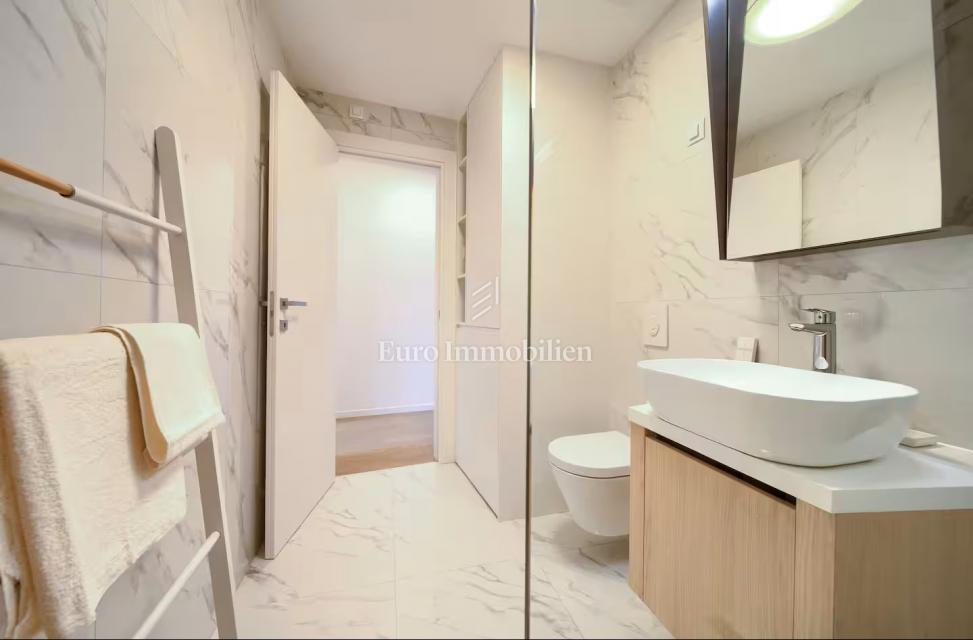  Grad Krk, opremljeno stanovanje v pritličju