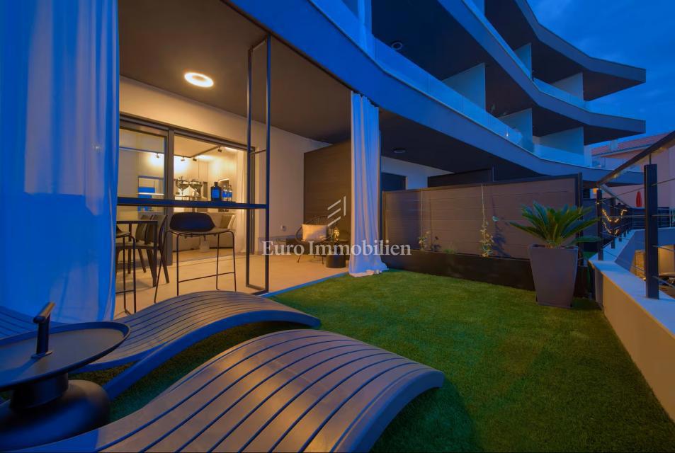  Grad Krk, opremljeno stanovanje v pritličju