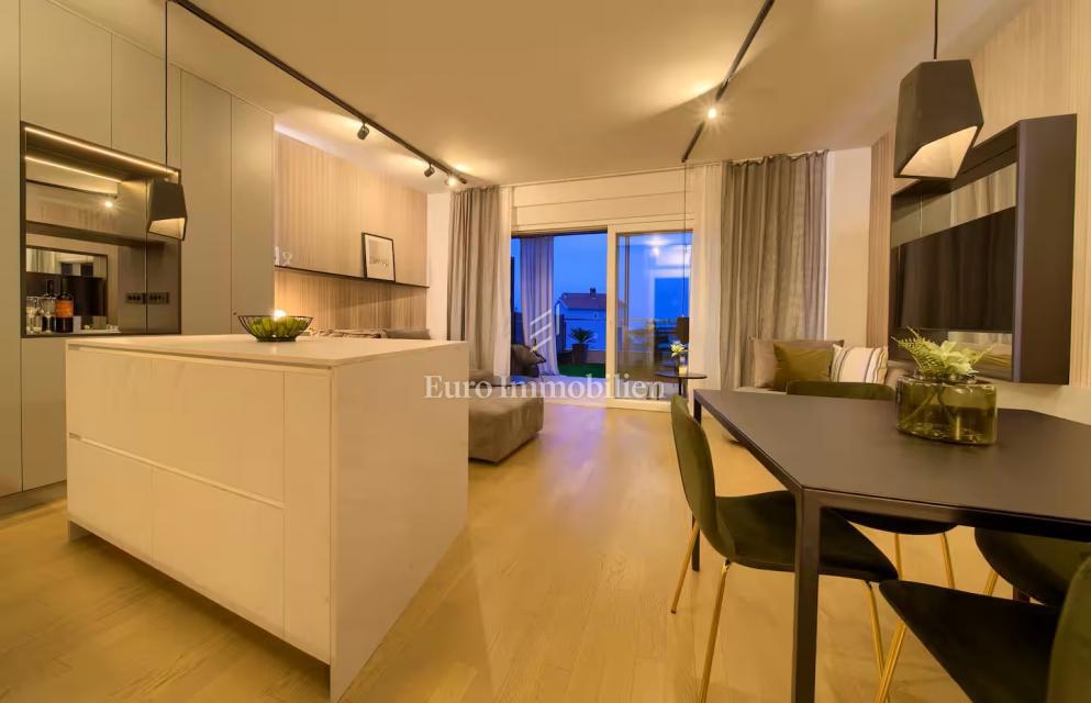  Grad Krk, opremljeno stanovanje v pritličju